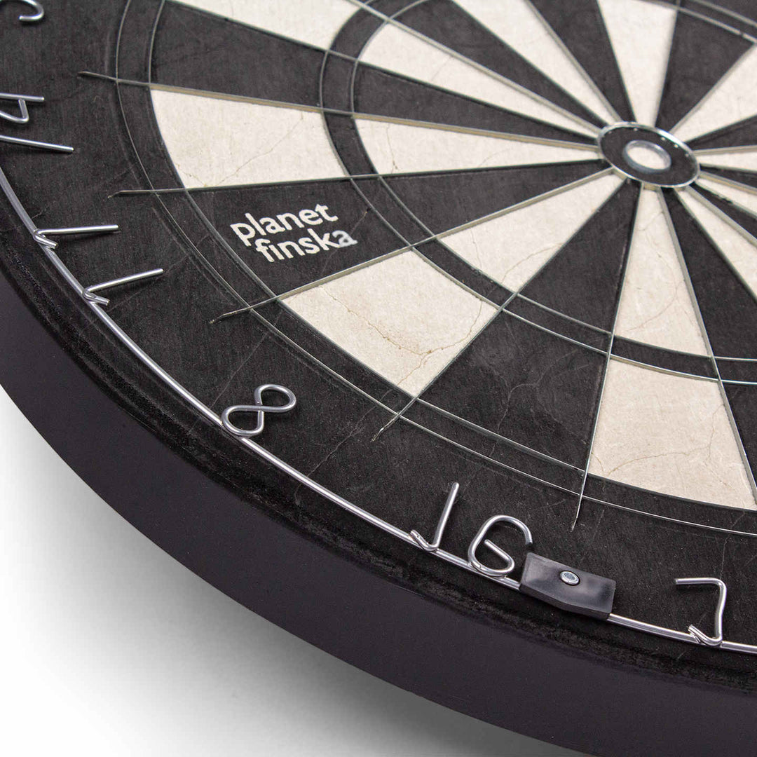 FINSKA PREMIUM DARTS SET WITH SURROUND