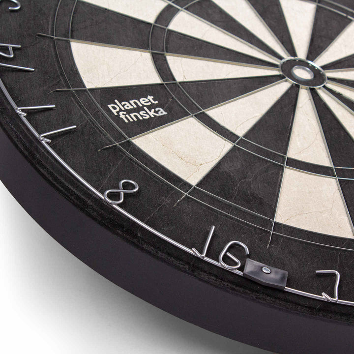 FINSKA PREMIUM DARTS SET WITH SURROUND