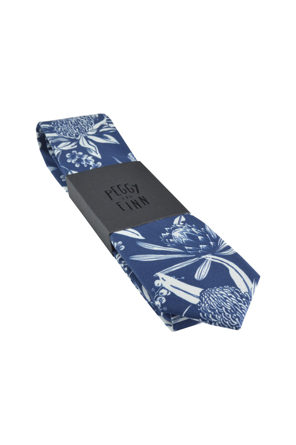 PEGGY AND FINN NATIVES TIE
